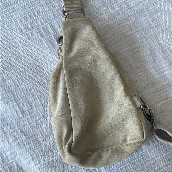 Stylish Tan Suede Free People Women’s Crossbody Sling Bag - Picture 3 of 3